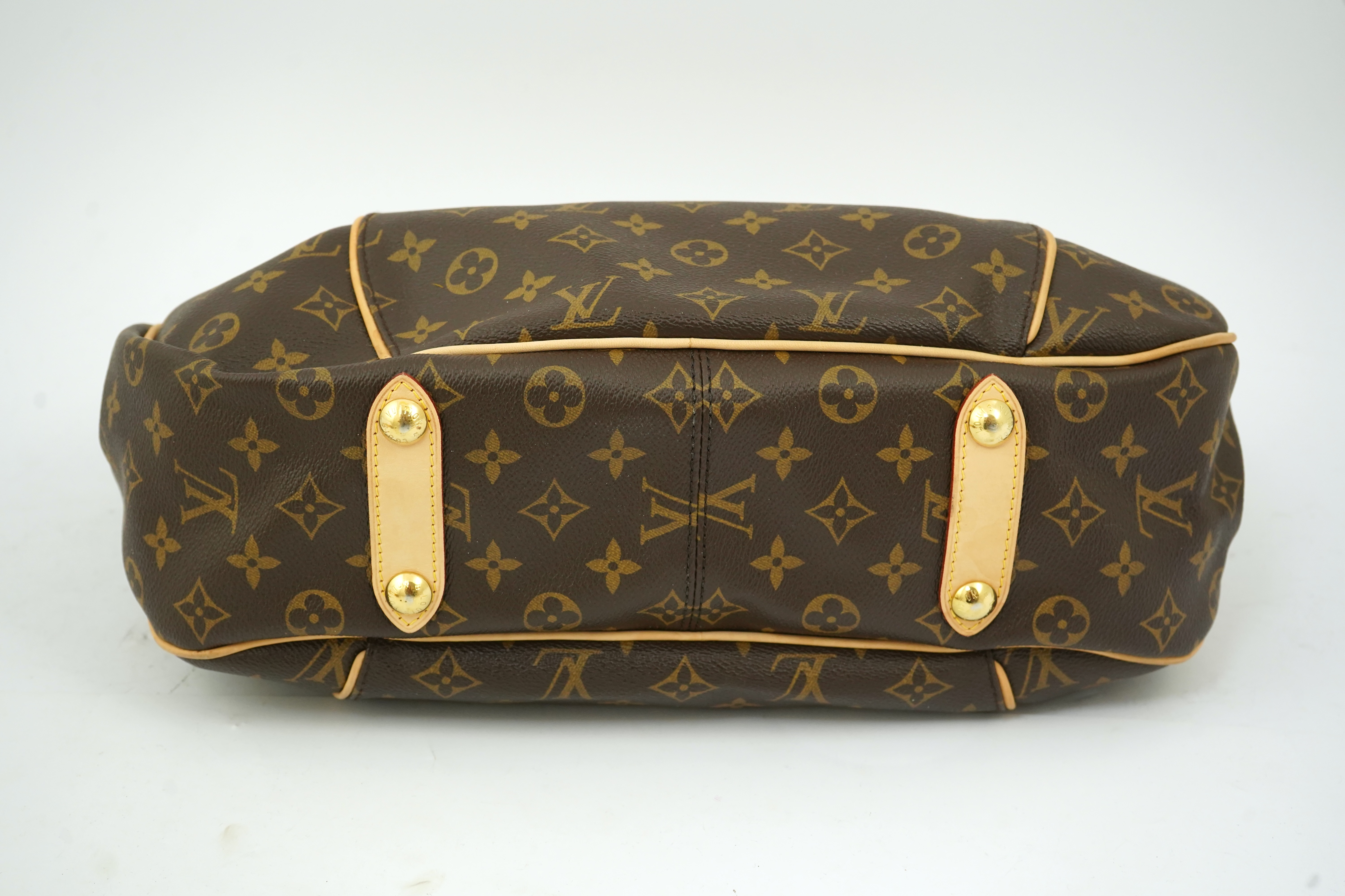 A Louis Vuitton brown monogram canvas with natural cowhide trim and gold-toned hardware